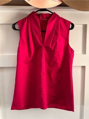 Sleeveless V-Neck Shell Top in Hot Pink